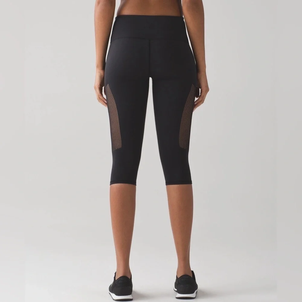 Lululemon Reveal Crop (15") size Small - Picture 2 of 11
